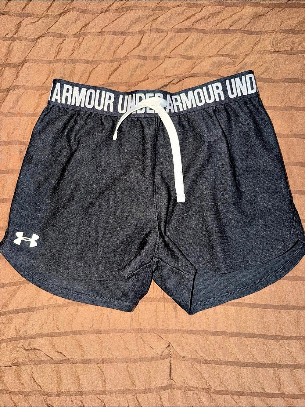 Under Armour Athletic Shorts in Black Size YLG Like New